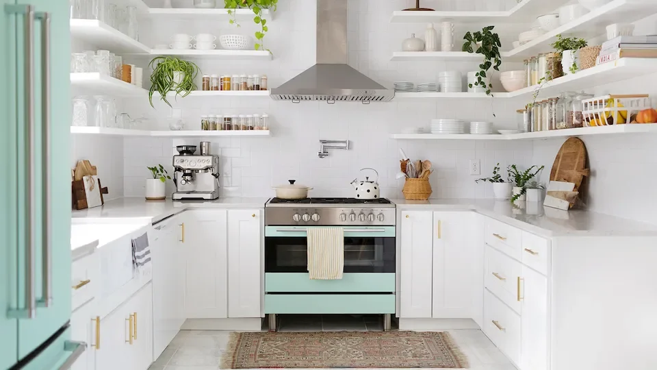 Como decorar cozinha pequena e ganhar espaço no dia a dia