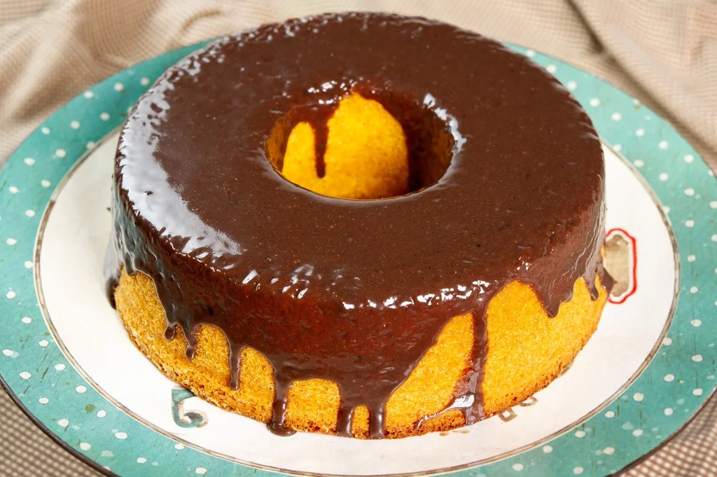 Bolinho de cenoura com chocolate fofinho e fácil