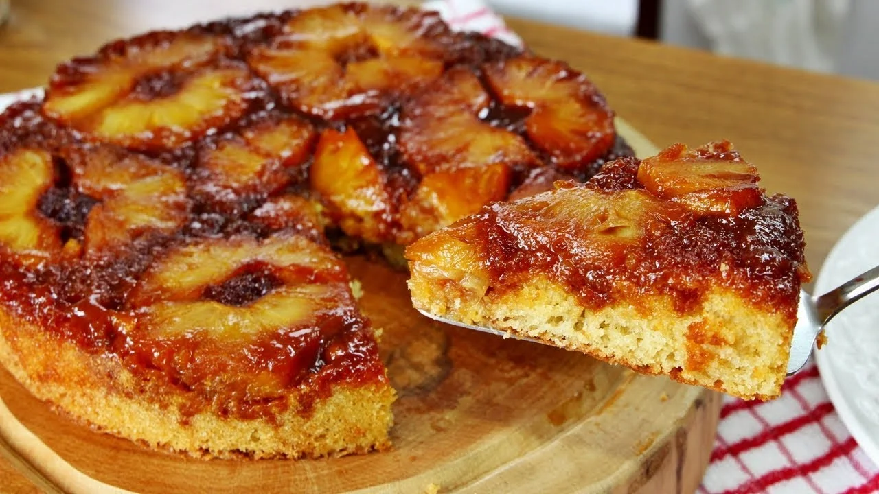Bolo com Abacaxi Caramelizado Invertido: Receita Prática e Suculenta