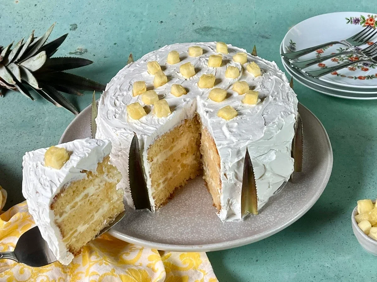 Bolo com Recheio de Abacaxi: Receita de Festa Molhadinha e Cremosa