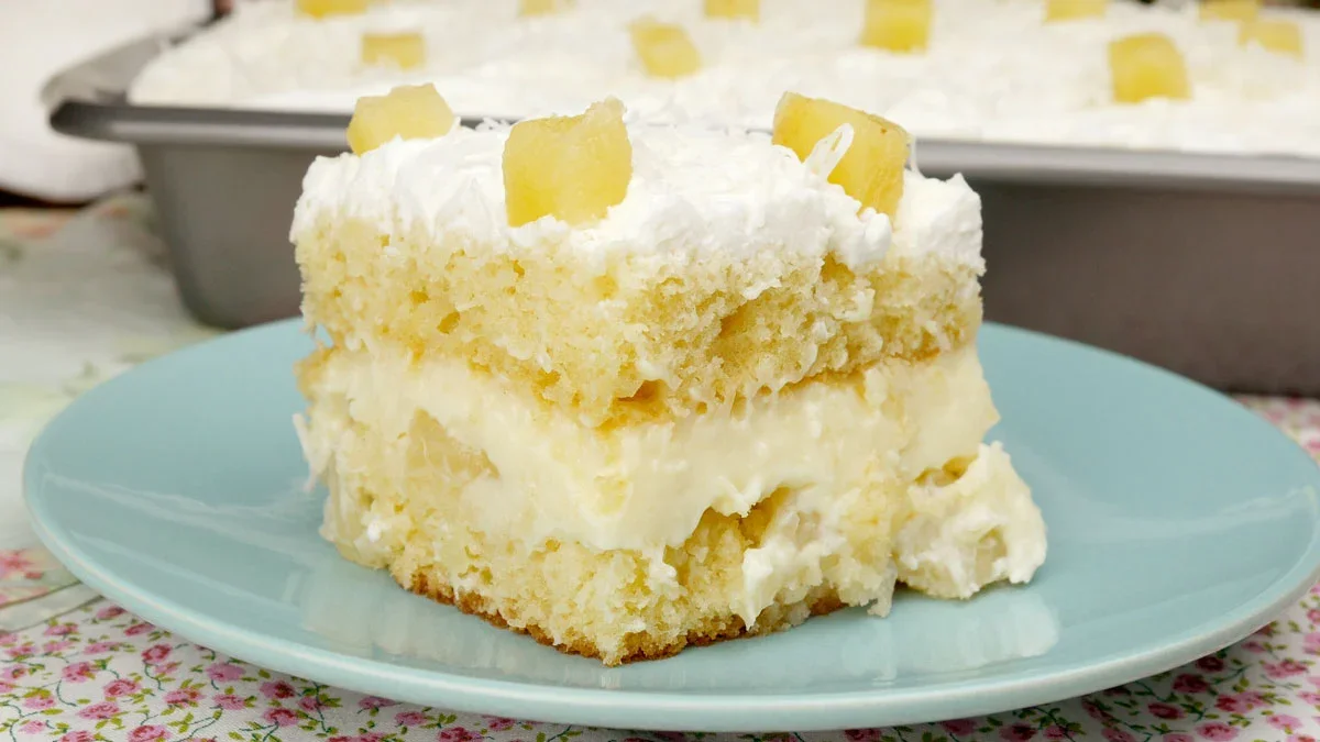 Bolo de Abacaxi com Creme Gelado: Receita Molhadinha e Irresistível