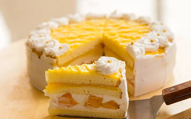 Bolo de Abacaxi com Recheio Cremoso: Passo a Passo Molhadinho Fácil