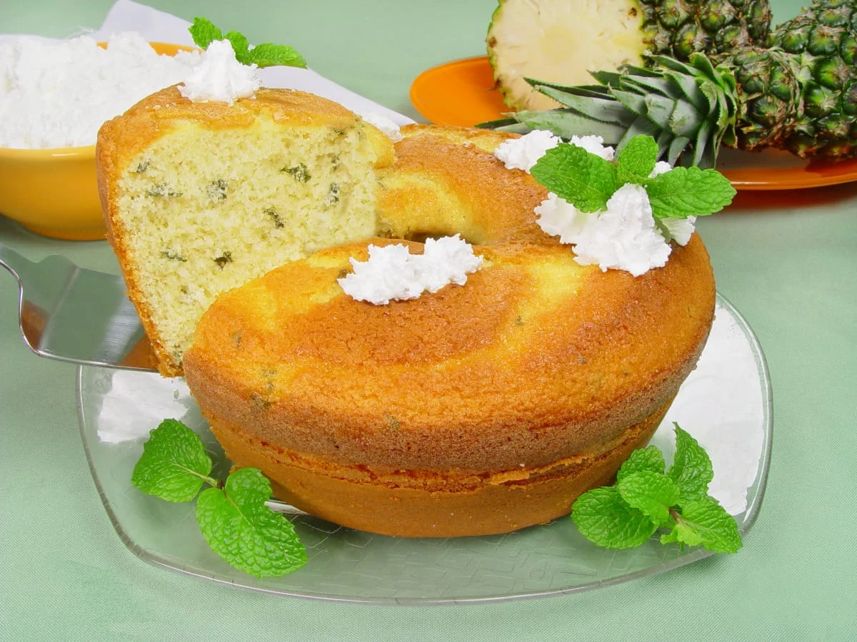 Bolo de Abacaxi Fofinho: Receita Caseira Simples e Molhadinha