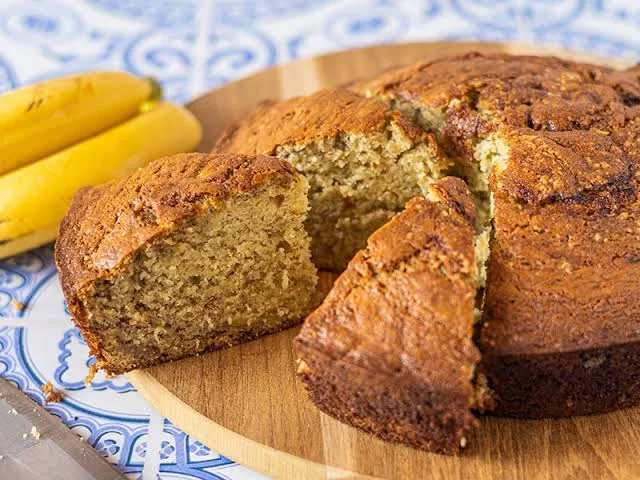 Bolo de Banana com Aveia na Airfryer - Receita Fit e Fácil que Fica Macio