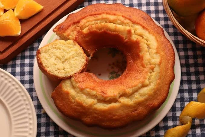 Bolo de laranja com casca fofinho e fácil de fazer