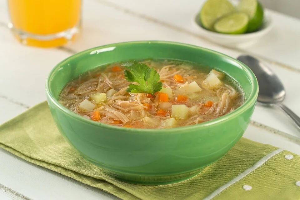 Caldo de Frango com Batatas: Receita Cremosa e Rápida de Panela