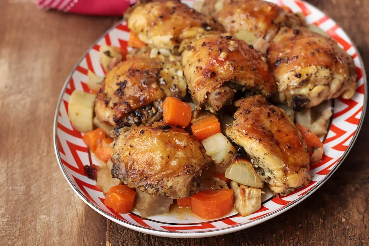 Frango Assado com Batata: Receita Dourada e Suculenta de Forno