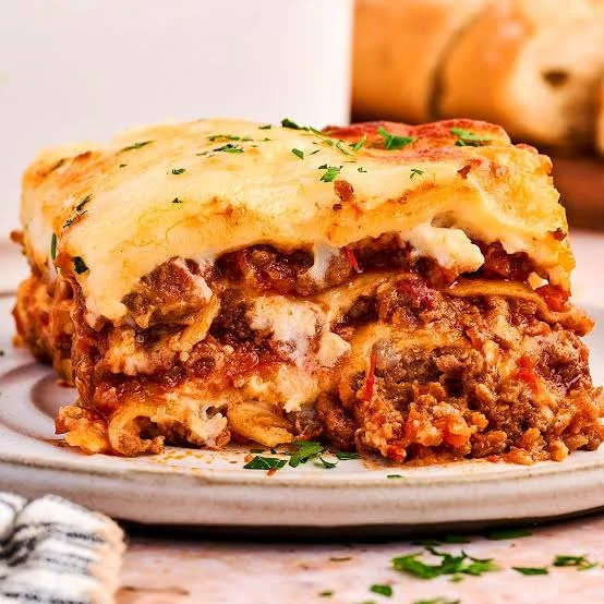 Lasanha de Carne Moída com Molho Branco: Receita Cremosa de Forno