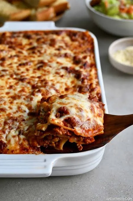 Lasanha de Carne Moída: Receita Suculenta e Gratinada de Forno