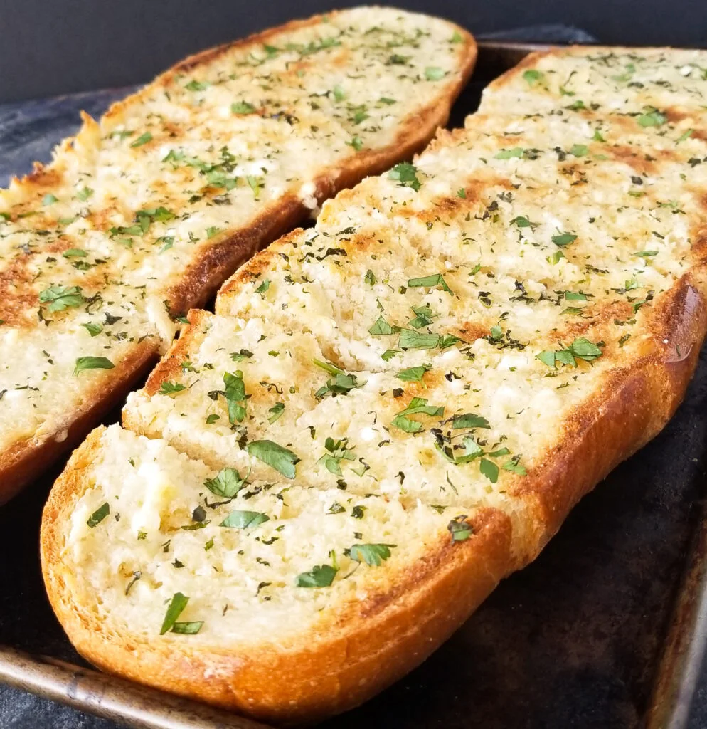 Pão de alho com requeijão: cremoso e fácil
